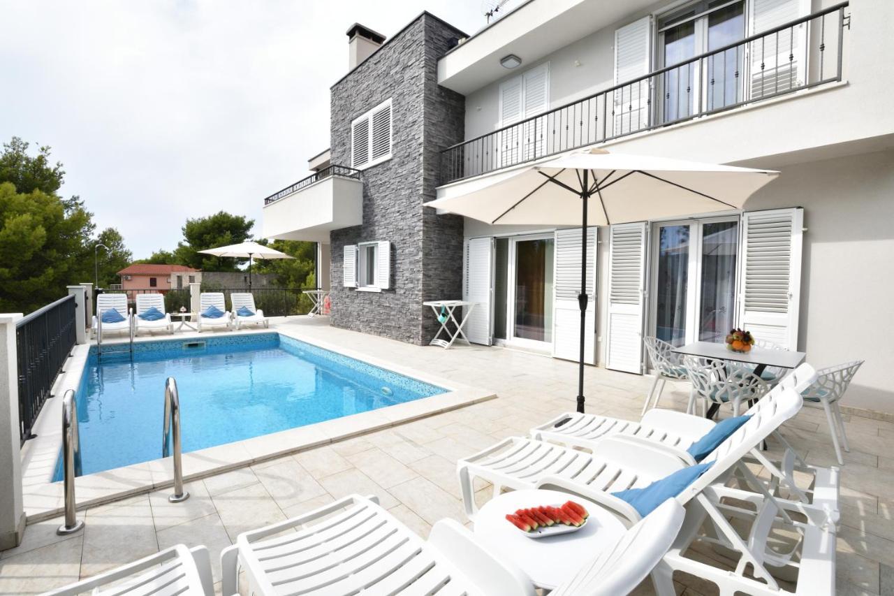 פרימוסטן Apartments Nika מראה חיצוני תמונה